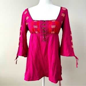 FREE PEOPLE Boho Renaissance Faire Embroidered Wedgwood-Style Pink Top SZ 6